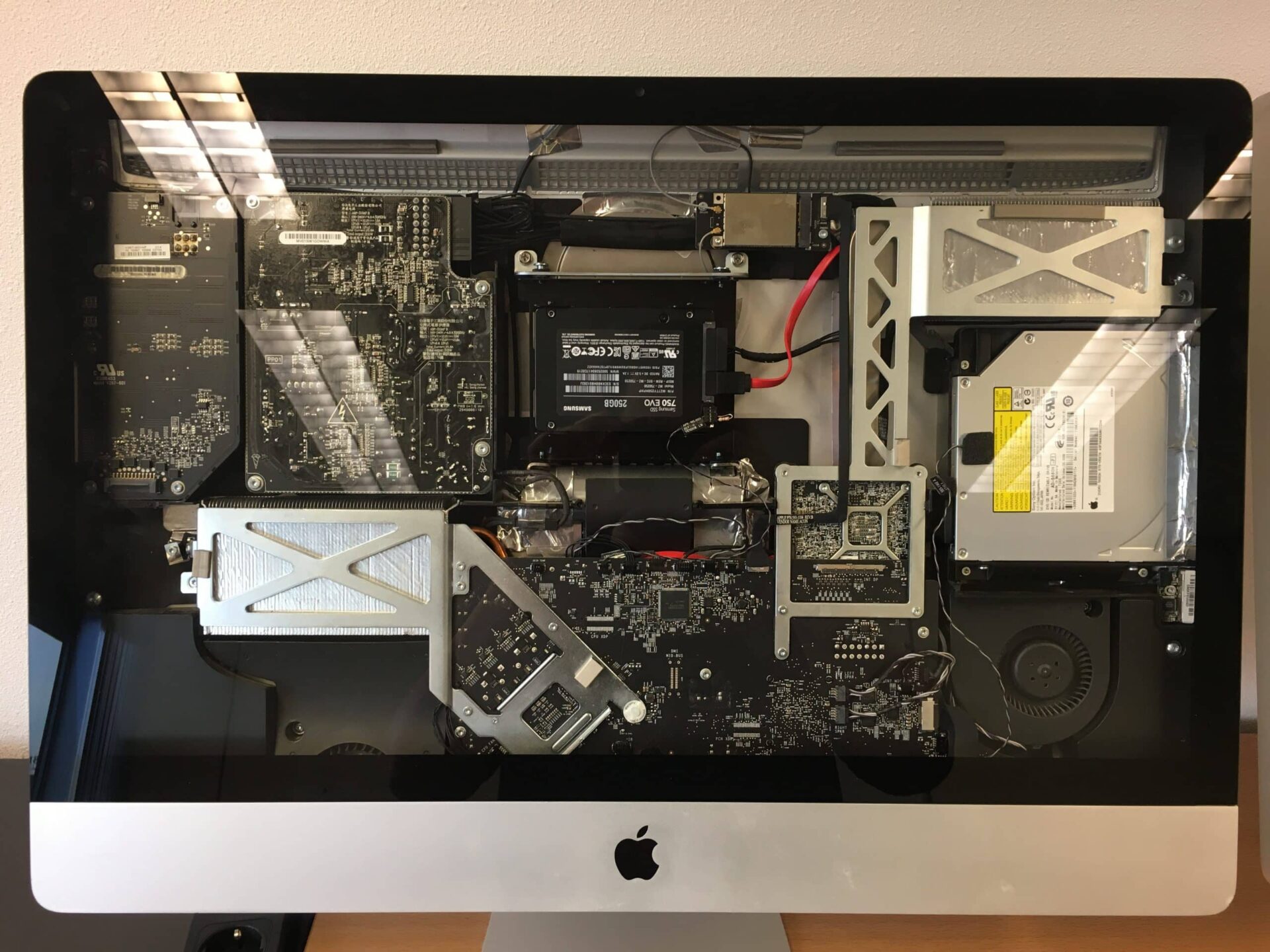 iMac Reparatie vanuit de binnenkant