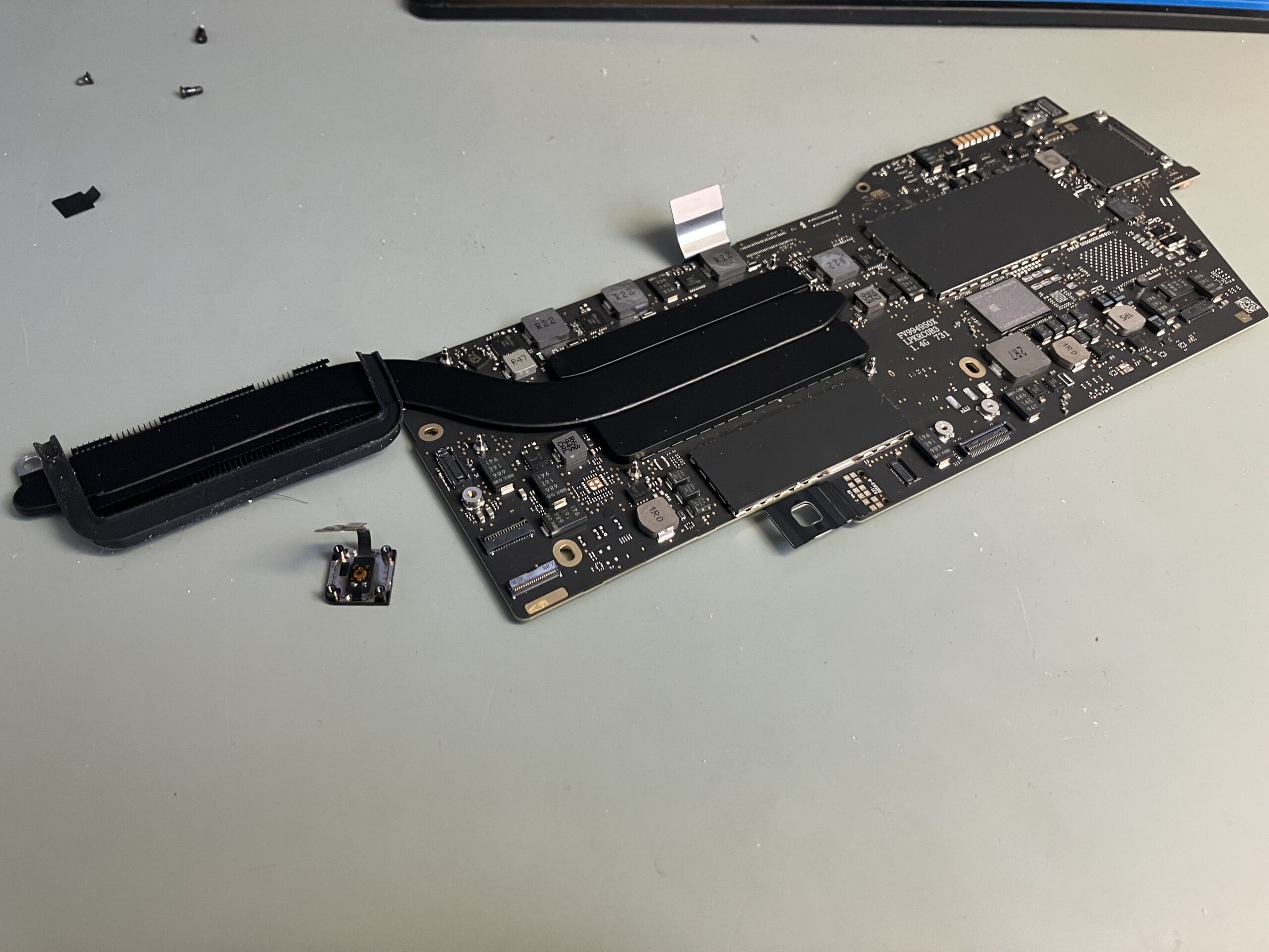 macbook-reparatie-logic-board macbook-reparatie-logic-board